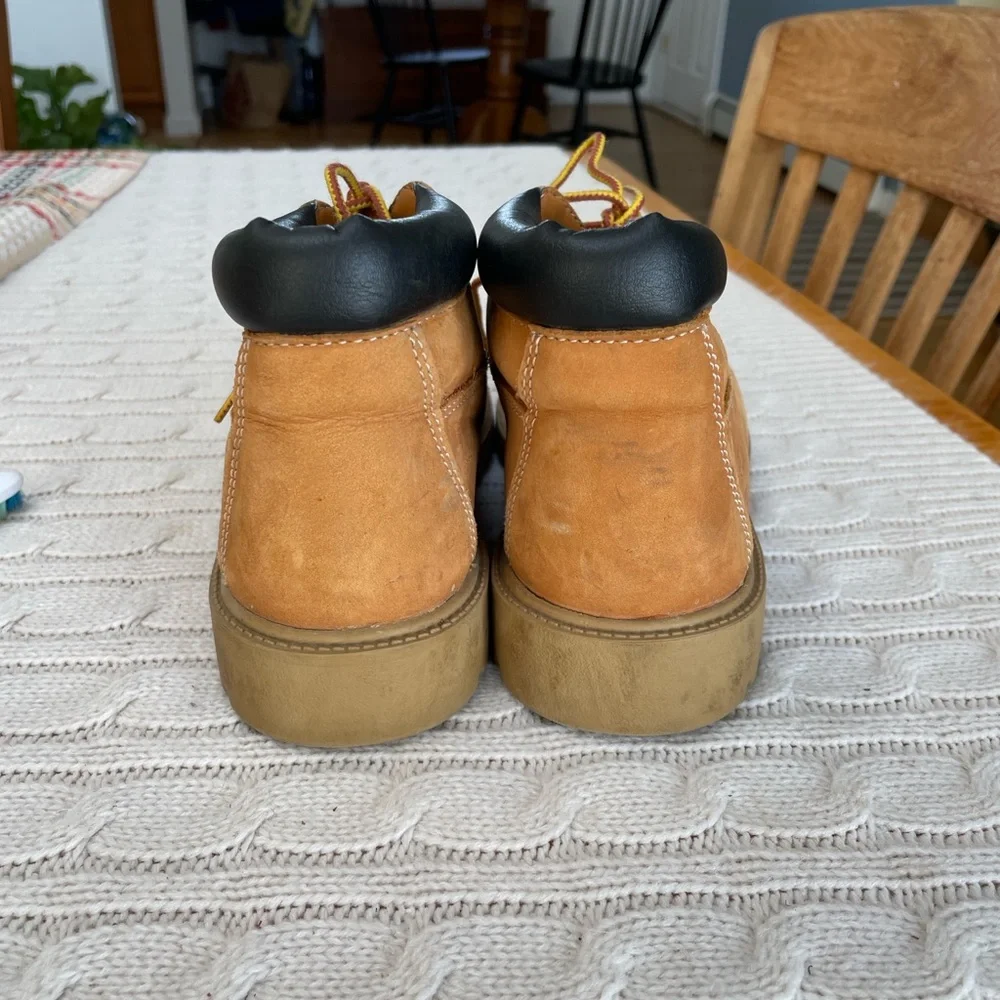 Timberland sz 4.5 tan wheat leather work boots. Pre-owned with scuffs/marks